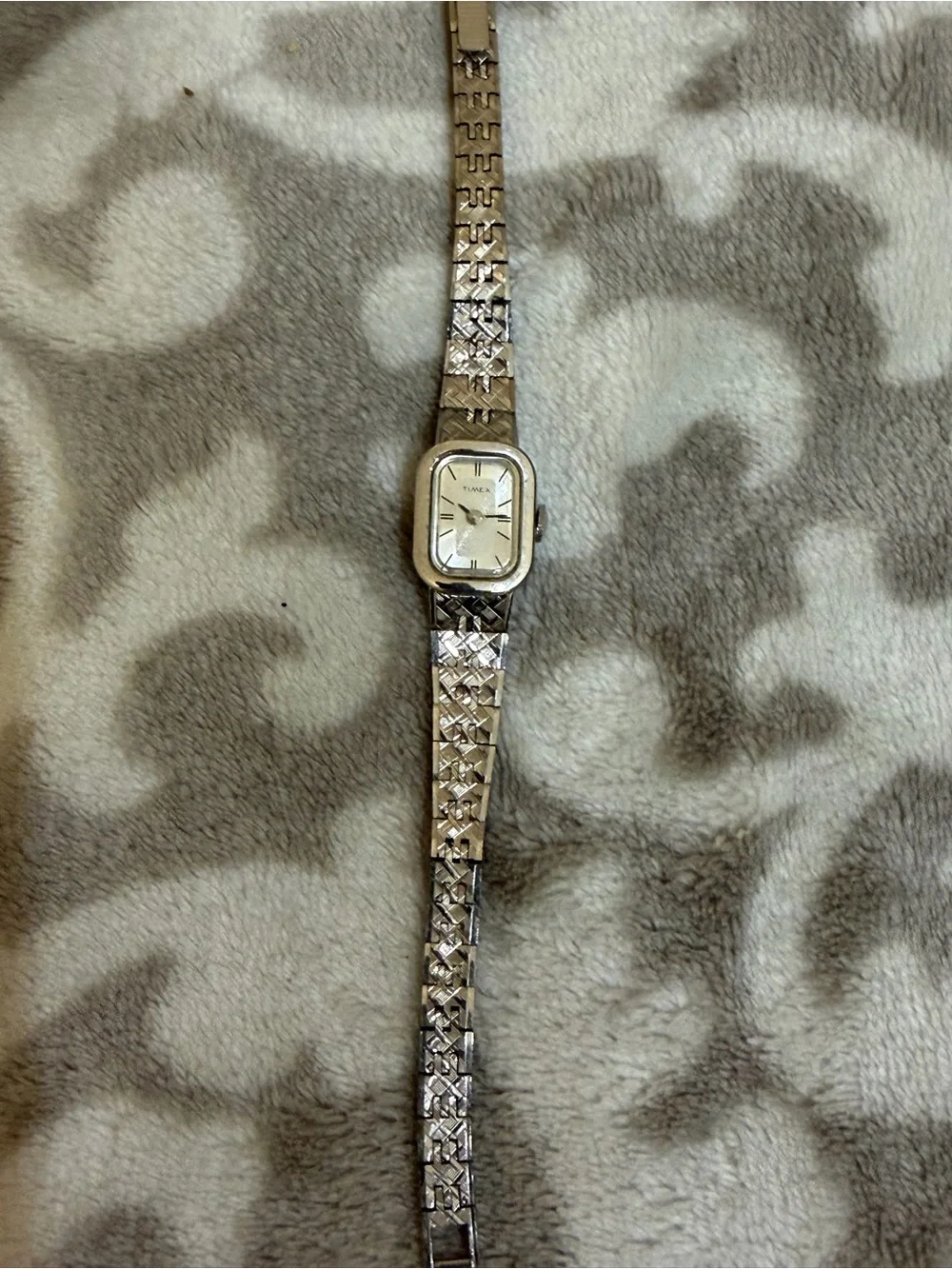 Vintage Timex Ladies Mechanical Watch Silver Tone Cushion Expandable Band Runs